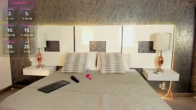 Snapshot of NatyLeone chatting on November 21, 2025, 8:41 pm NatyLeone online show from November 21, 2025, 8:41 pm