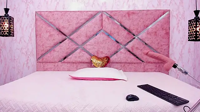 HOT EMIILY  online show from October 10, 2025, 11:33 am