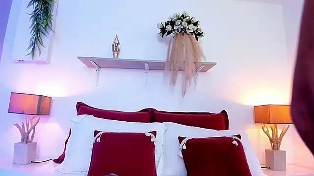 LuciaBenett  online show from October 23, 2025, 7:23 pm