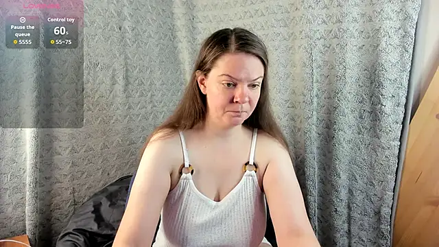 MiaLores online show from November 18, 2025, 8:06 am