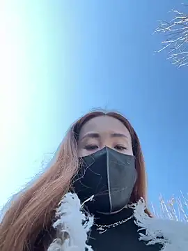 xiaoliansweet online show from November 21, 2025, 3:27 am