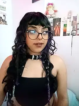 Snapshot of Kirmy_mi chatting on September 17, 2025, 5:48 pm Kirmy mi online show from September 17, 2025, 5:48 pm
