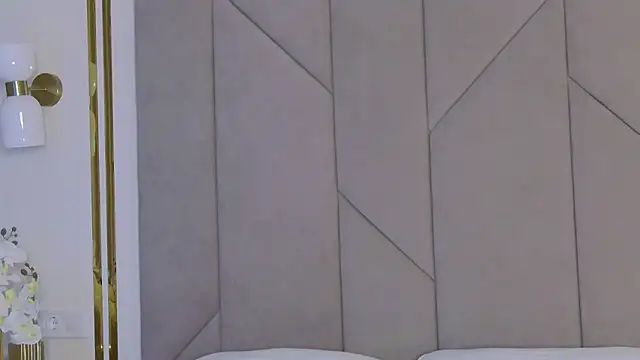 Touch me online show from October 5, 2025, 4:31 pm