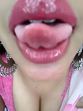 Snapshot of Cute_merry01 chatting on April 6, 2026, 3:13 am Cute merry01 online show from April 6, 2026, 3:13 am