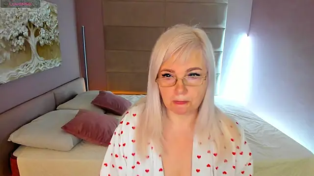 Snapshot of Hella_Fabel chatting on June 23, 2026, 1:14 am Hella Fabel online show from June 23, 2026, 1:14 am
