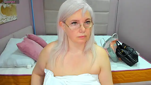 Snapshot of Hella_Fabel chatting on June 27, 2026, 1:11 am Hella Fabel online show from June 27, 2026, 1:11 am