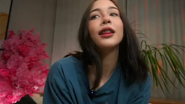 Snapshot of EviaRabasca chatting on October 14, 2025, 11:55 am EviaRabasca online show from October 14, 2025, 11:55 am