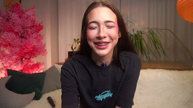 Snapshot of EviaRabasca chatting on October 24, 2025, 11:53 am EviaRabasca online show from October 24, 2025, 11:53 am