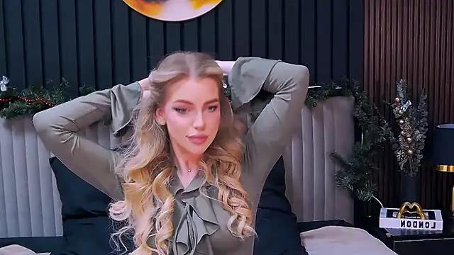 MilanaCeleste online show from December 22, 2025, 9:48 pm