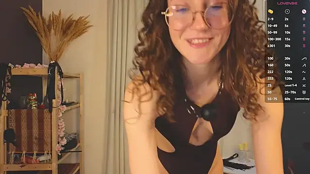 laracroftmansion online show from November 12, 2025, 6:23 pm