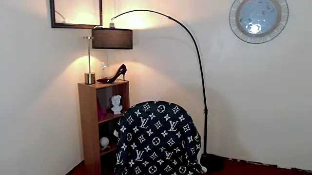 Alison mooreX online show from October 3, 2025, 3:46 pm