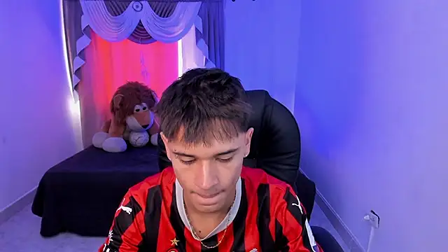 Snapshot of Aron_Boyy chatting on February 10, 2026, 7:24 pm Aron Boyy online show from February 10, 2026, 7:24 pm