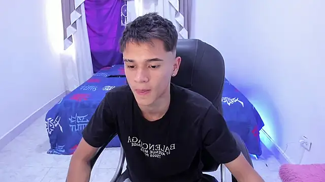 Aron Boyy online show from October 22, 2025, 7:35 pm