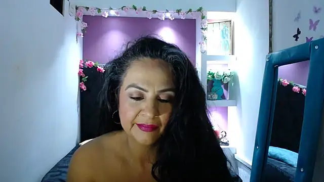 FunnyMatureXxX online show from December 3, 2025, 7:35 pm