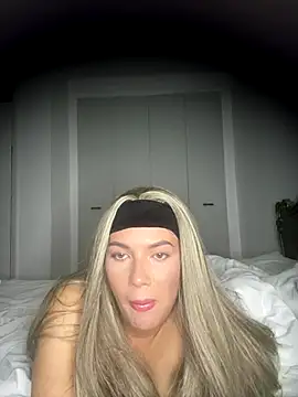 little lola x online show from October 21, 2025, 10:09 pm