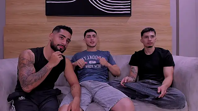 Snapshot of mike_friends chatting on February 7, 2026, 1:02 am mike friends online show from February 7, 2026, 1:02 am