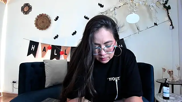 alissonbronw     online show from October 15, 2025, 8:06 pm