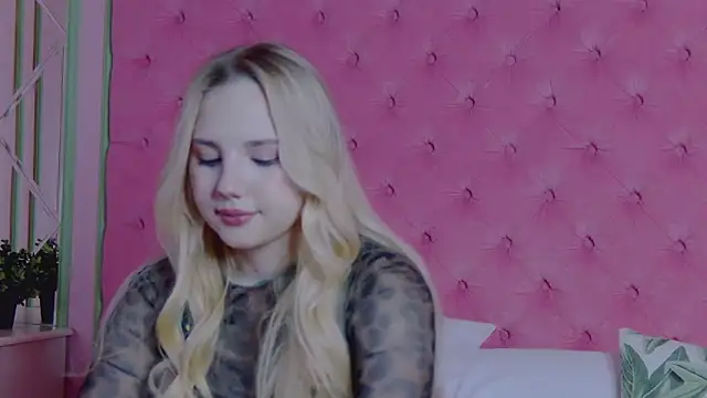 Snapshot of Sky_Cutie chatting on March 6, 2026, 5:02 am Sky Cutie online show from March 6, 2026, 5:02 am