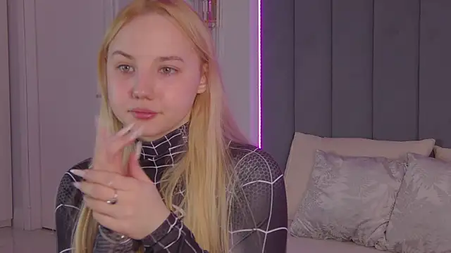 Snapshot of Sky_Cutie chatting on April 15, 2026, 4:29 am Sky Cutie online show from April 15, 2026, 4:29 am