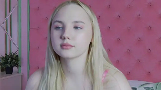 Snapshot of Sky_Cutie chatting on April 11, 2026, 7:45 am Sky Cutie online show from April 11, 2026, 7:45 am