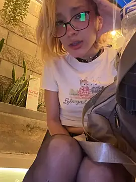 SweetBunnyGF online show from June 5, 2026, 11:21 pm