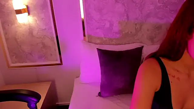 doll eyees  online show from November 20, 2025, 2:34 am