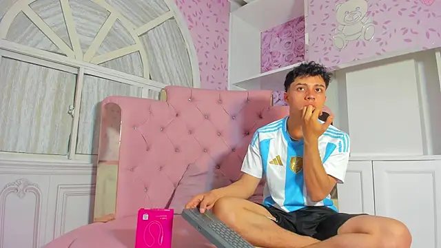 Dani rivass online show from October 14, 2025, 11:11 am