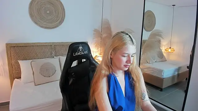 Snapshot of daniand_ chatting on September 30, 2025, 12:00 pm daniand online show from September 30, 2025, 12:00 pm