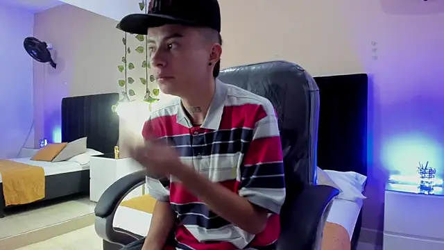 Nascary Fox online show from November 2, 2025, 12:54 pm