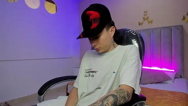 Snapshot of Nascary_Fox chatting on February 18, 2026, 7:32 pm Nascary Fox online show from February 18, 2026, 7:32 pm