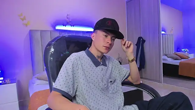 Snapshot of Nascary_Fox chatting on January 14, 2026, 6:44 pm Nascary Fox online show from January 14, 2026, 6:44 pm