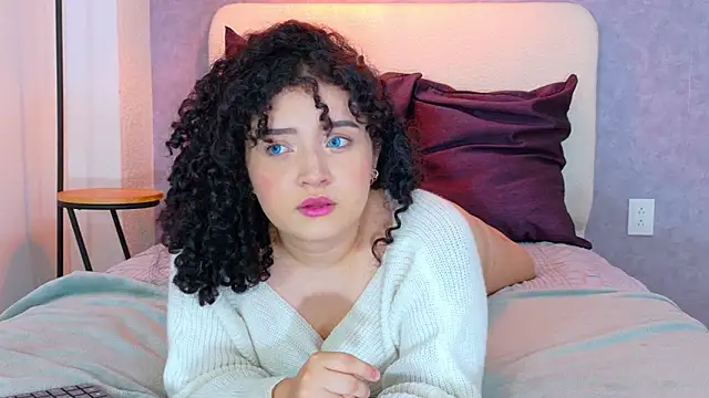 Snapshot of Tracielowe_w chatting on February 24, 2026, 3:40 am Tracielowe w online show from February 24, 2026, 3:40 am