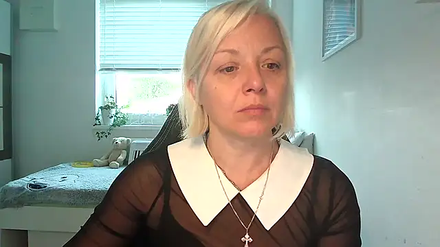 Linsy Kim online show from October 3, 2025, 5:42 am