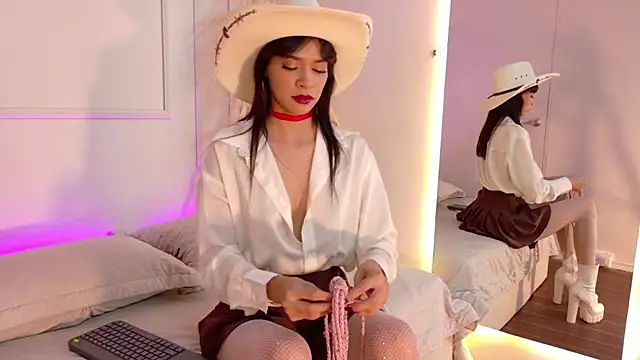 CathMellow online show from October 24, 2025, 7:24 pm