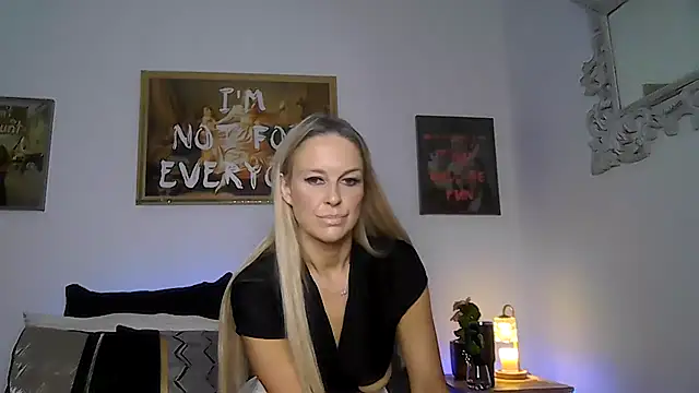 imyourgoodgirl69 online show from March 11, 2026, 12:32 pm