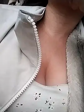 Snapshot of venu00 chatting on November 23, 2025, 11:37 pm venu00 online show from November 23, 2025, 11:37 pm