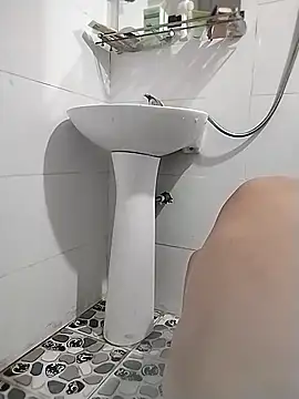 venu00 online show from April 10, 2026, 6:09 am