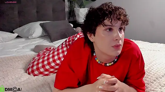 Snapshot of Adeline_Perle chatting on January 14, 2026, 3:32 am Adeline Perle online show from January 14, 2026, 3:32 am