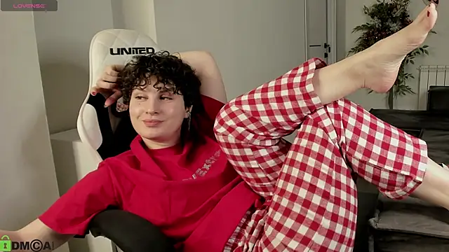 Snapshot of Adeline_Perle chatting on January 10, 2026, 1:45 am Adeline Perle online show from January 10, 2026, 1:45 am