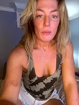 Snapshot of Stretchmeslowly chatting on September 11, 2025, 12:10 am Stretchmeslowly online show from September 11, 2025, 12:10 am