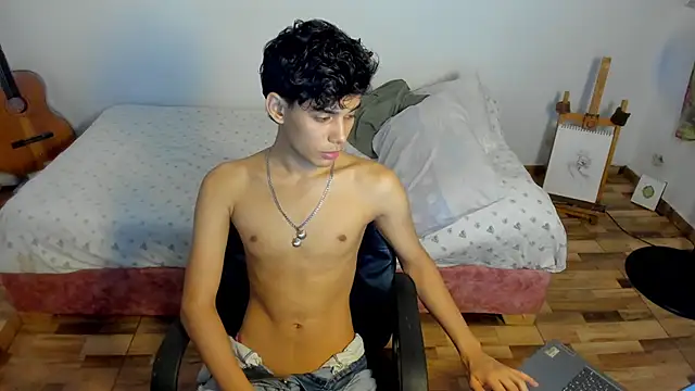 Snapshot of AliottTwink chatting on January 9, 2026, 2:18 am AliottTwink online show from January 9, 2026, 2:18 am