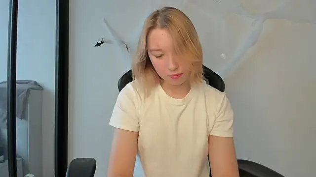 Agatha May online show from October 29, 2025, 4:44 am