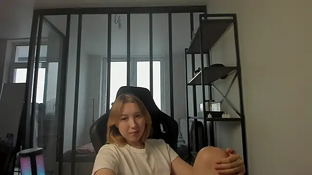 Agatha May online show from November 30, 2025, 7:09 am