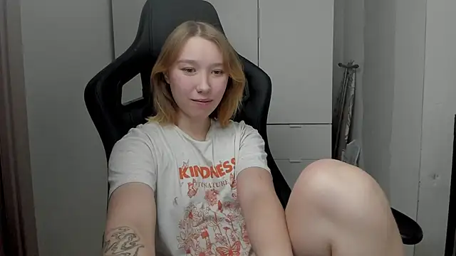 Agatha May online show from November 26, 2025, 5:24 pm