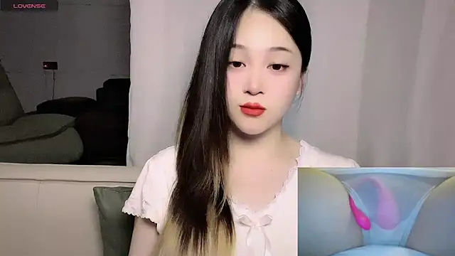 woaiqinqin online show from May 28, 2026, 4:02 pm