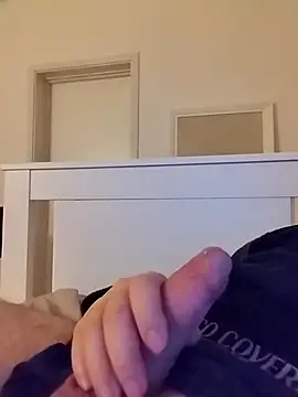 Snapshot of NewJoiner chatting on April 13, 2026, 6:12 pm NewJoiner online show from April 13, 2026, 6:12 pm