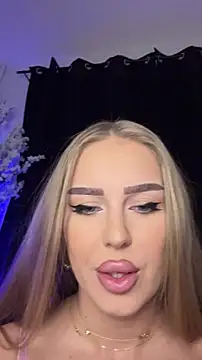 AubrieleRouj1 online show from February 19, 2026, 5:21 pm