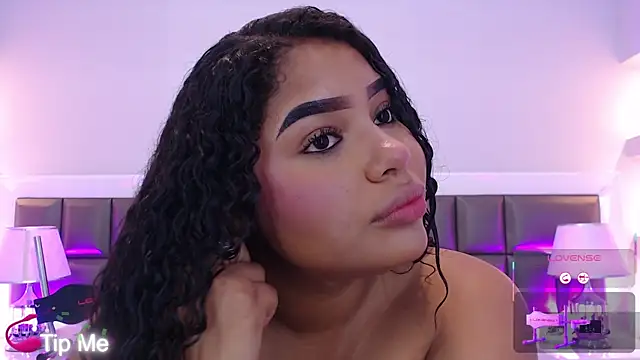 LennaEvans online show from December 17, 2025, 11:37 am