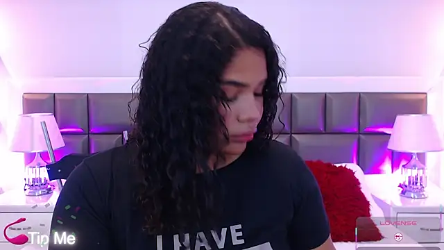 LennaEvans online show from December 21, 2025, 1:35 pm