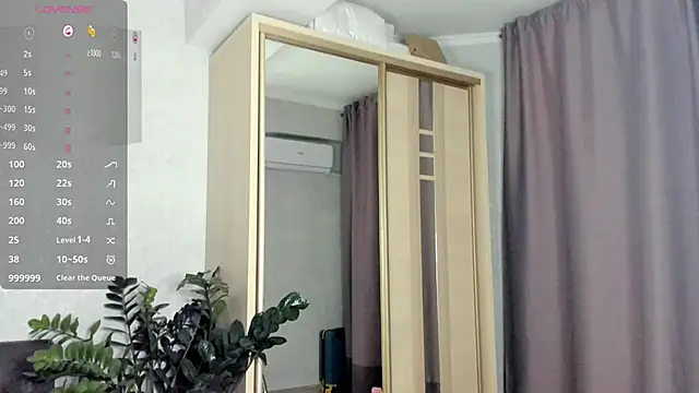 Snapshot of SaraShine_ chatting on September 24, 2025, 8:04 pm SaraShine online show from September 24, 2025, 8:04 pm